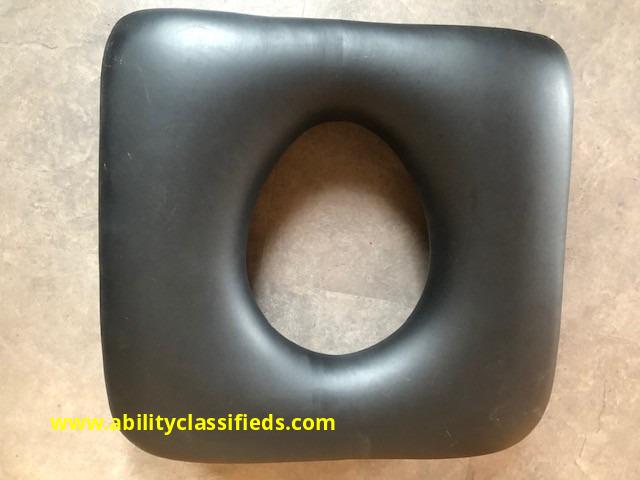 FEMALE PADDED COMMODE SEAT