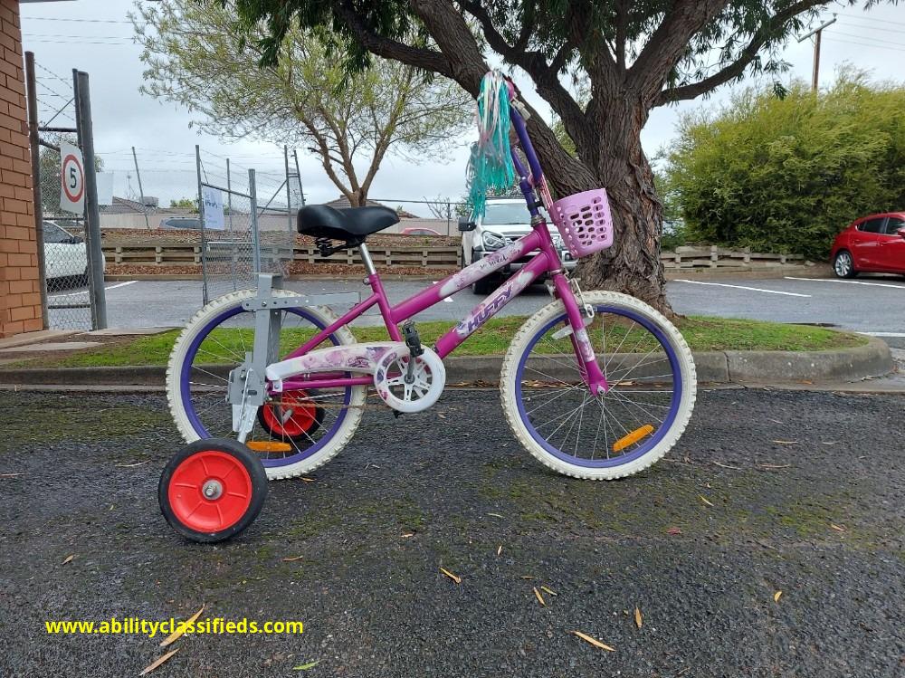 20" girls bike with heavy duty outriggers